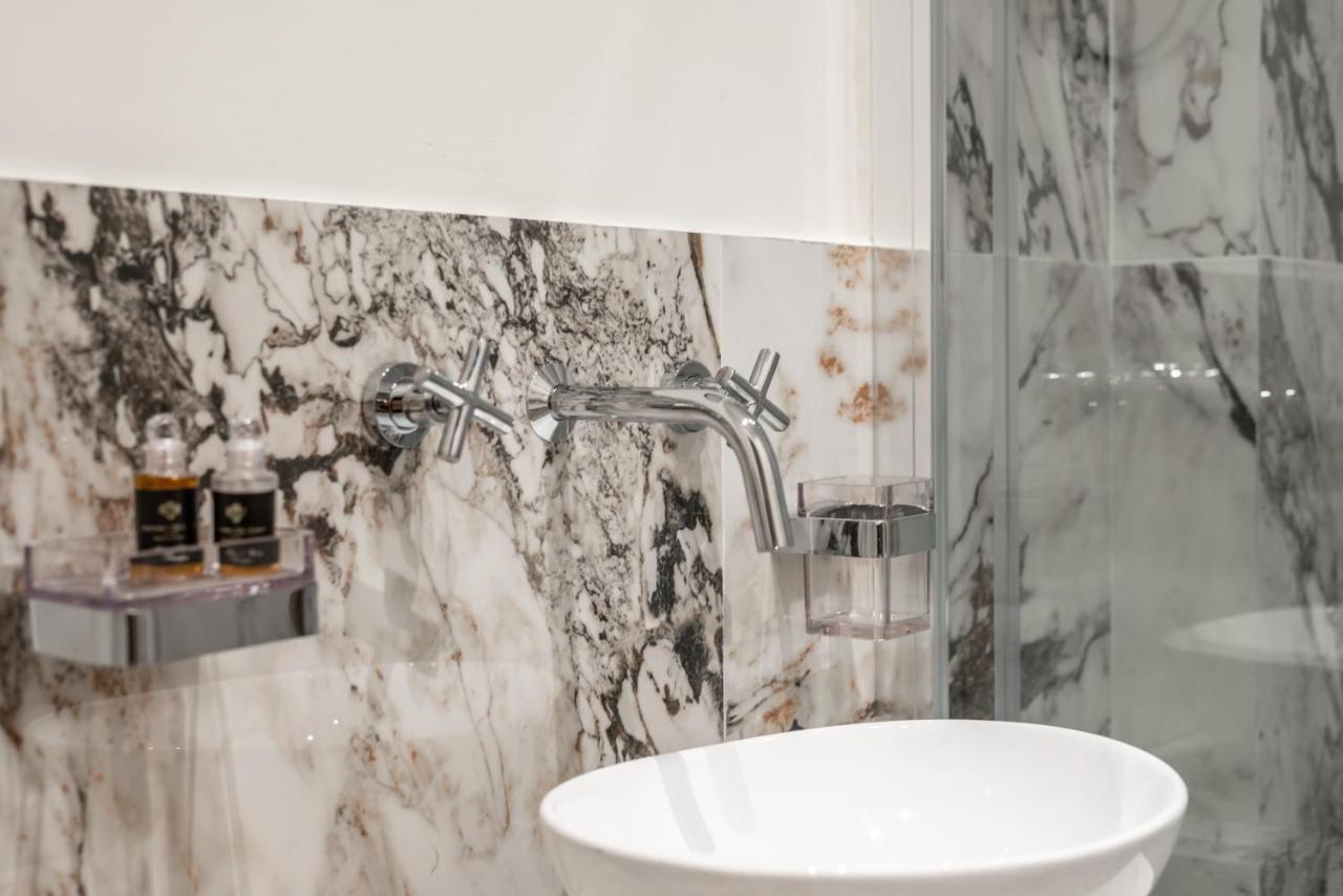 The Couper Castello Hotel Milan Bagian luar foto