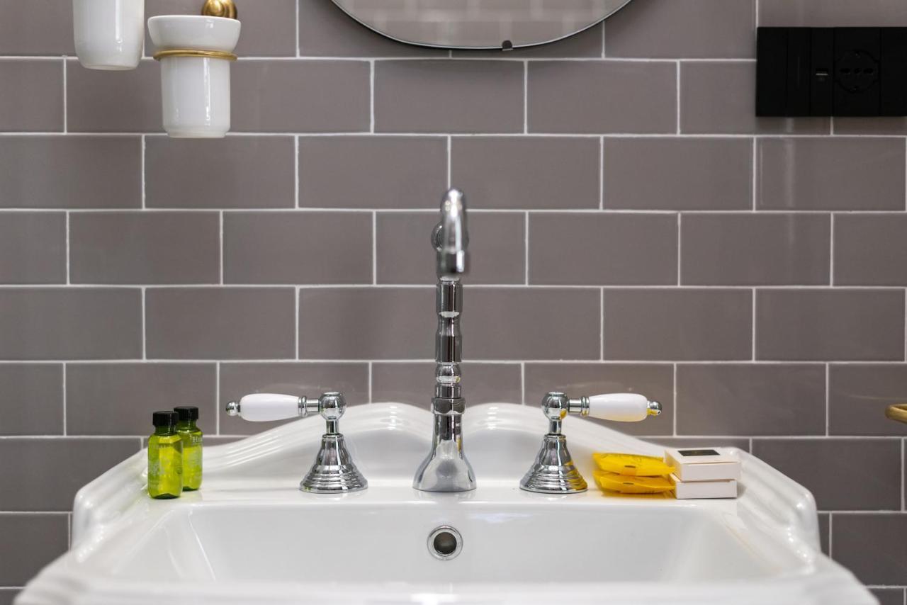 The Couper Castello Hotel Milan Bagian luar foto