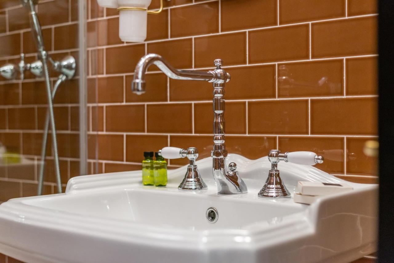 The Couper Castello Hotel Milan Bagian luar foto